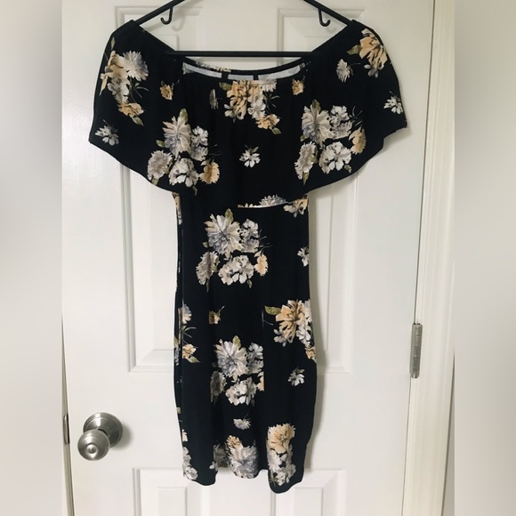 🆕🔥CHARLOTTE RUSSE BEAUTIFUL OF SHOULDER OR ON SUPER CUTE MINI DRESS NWOT - Picture 9 of 9